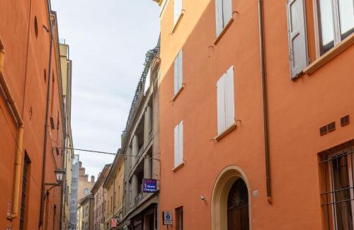 L'antico Ghetto Ebraico Apartment | Pet-Friendly Garisenda in Bologna for Memorable Stays
