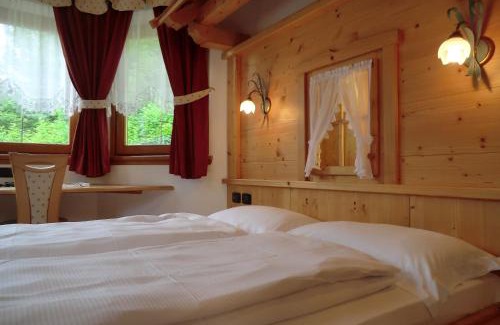 Bocenago Hotel | Garnì Costa Verde: Oceanfront Retreat with Spa & Hot Tub