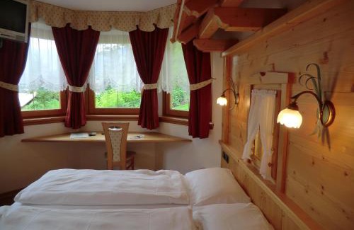 Bocenago Hotel | Garnì Costa Verde: Oceanfront Retreat with Spa & Hot Tub