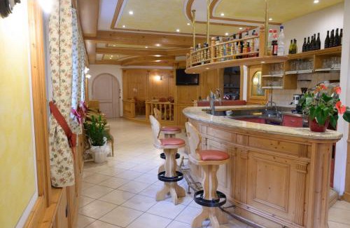 Bocenago Hotel | Garnì Costa Verde: Oceanfront Retreat with Spa & Hot Tub