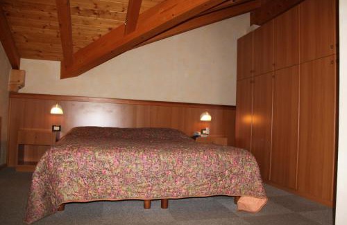 Cavalese Hotel | Discover Garnì Goccia d'Oro: Family-Friendly Retreat