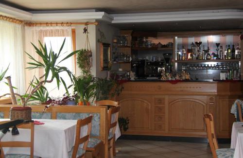 Cavalese Hotel | Discover Garnì Goccia d'Oro: Family-Friendly Retreat