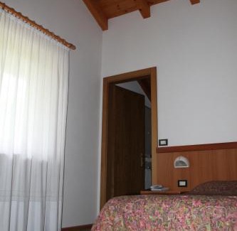 Cavalese Hotel | Discover Garnì Goccia d'Oro: Family-Friendly Retreat