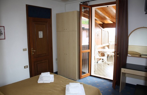 Gardola Hotel | Discover Garnì Hotel Tignale: Pool, Restaurant & More