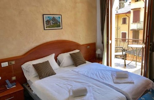 Gardola Hotel | Discover Garnì Hotel Tignale: Pool, Restaurant & More