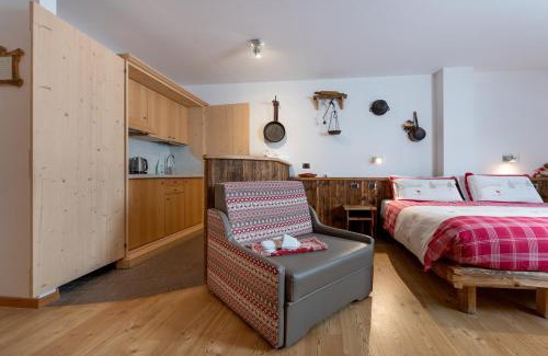 Vigo di Fassa Hotel | Pet-Friendly Getaway at Garnì Ladin with High Guest Ratings