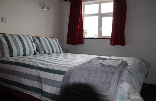 Newtown Apartment | Experience Garn Lodge: Guest Rated 9.8 for Unforgettable Stays