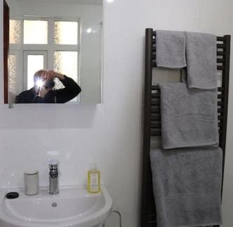Newtown Apartment | Experience Garn Lodge: Guest Rated 9.8 for Unforgettable Stays