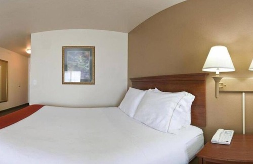 Brookings Hotel | Discover Holiday Inn Express & Suites Brookings for Families
