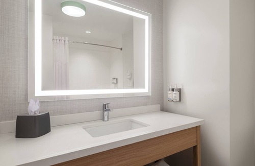 Brookings Hotel | Discover Holiday Inn Express & Suites Brookings for Families