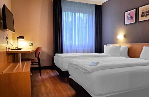 Klein Gaglow Hotel | Pet-Friendly Escape at Hotel am Seegraben with Breakfast