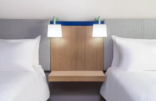 Londonderry Hotel | Cozy Sleep Inn Londonderry with Pool & Great Amenities