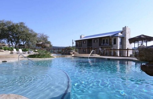 Concan Condo | Pet-Friendly Retreat Near Garner State Park & Frio River