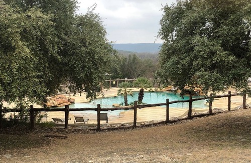 Concan Condo | Pet-Friendly Retreat Near Garner State Park & Frio River
