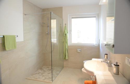 Coldrano Apartment | Garnhof: Oceanfront Bliss with Pool & Spa Facilities