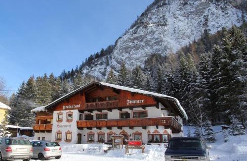 Leutasch Bed & Breakfast | Discover Garni Bärenwirt: Family-Friendly with Hot Tub