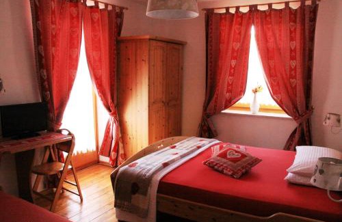 Ruffre Hotel | Pet-Friendly Garni Biancaneve with Ocean View & Dining