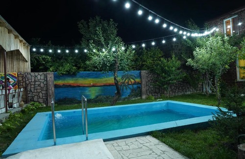 Garni House | Family-Friendly Garni House B&B with Pool & Breakfast