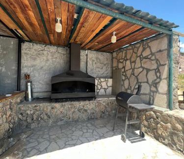 Garni Villa | Inviting Garni Hills: Pet-Friendly Retreat with Pool Access