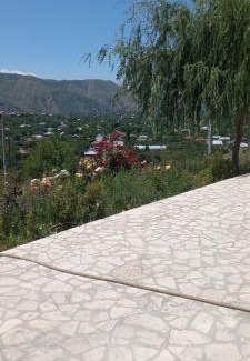 Garni Villa | Inviting Garni Hills: Pet-Friendly Retreat with Pool Access