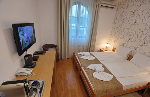 Perucac Hotel | Explore Garni Hotel Vila Drina: Family-Friendly Retreat