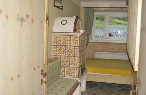 Temu Bed & Breakfast | Discover Garni La Genziana: Family-Friendly with Pool