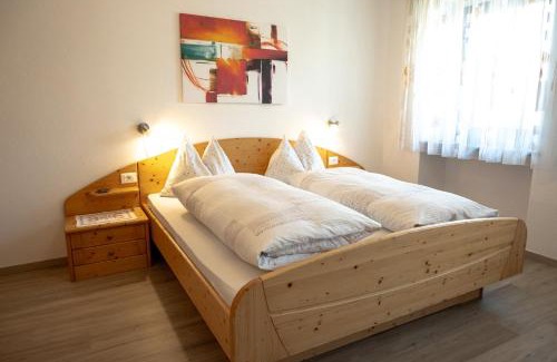 Auer House | Pet-Friendly Garni Meinrad with Ocean Views and Hot Tub