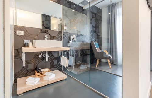 Arco Hotel | Guest Rated 9.8: Garnì On The Rock with Spa & Hot Tub