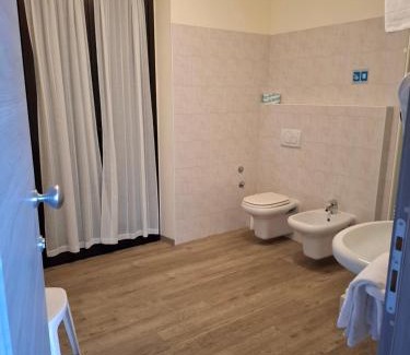 Torri del Benaco Hotel | Discover Garni Onda: Pet Friendly with Breakfast & Hot Tub