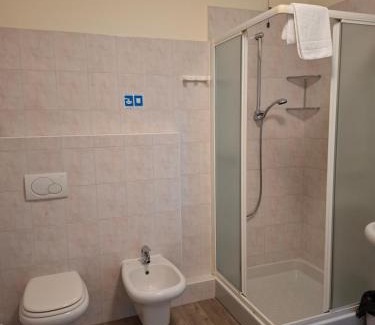 Torri del Benaco Hotel | Discover Garni Onda: Pet Friendly with Breakfast & Hot Tub