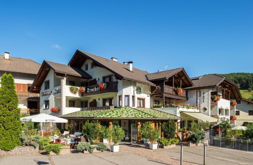 Kastelruth Bed & Breakfast | Pet-Friendly Garni Residence Trocker with Oceanfront Views