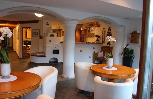 Kastelruth Bed & Breakfast | Pet-Friendly Garni Residence Trocker with Oceanfront Views