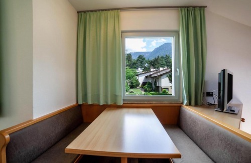Merano Apartment | Explore Garni Sirmian Ferienwohnung A: 4-Star Family Retreat