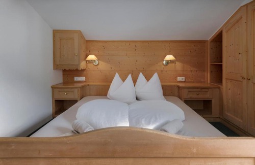 Burgusio Bed & Breakfast | Explore Garni Ziernheld: Pet-Friendly with Hot Tub Bliss
