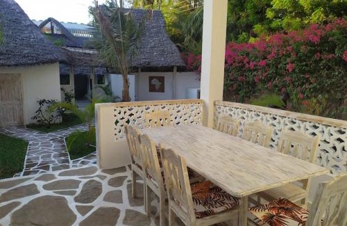 Watamu Villa | Relaxing Garoda House Turtle Bay with Oceanfront Views