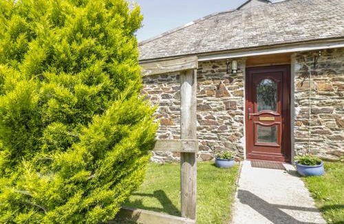 Truro House | Delightful Garras Barn: Child-Friendly Retreat with Great Ratings