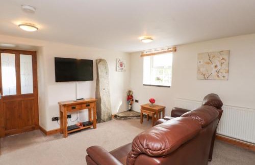 Penygroes House | Family-Friendly Getaway at Garreg Wen Isaf Bach