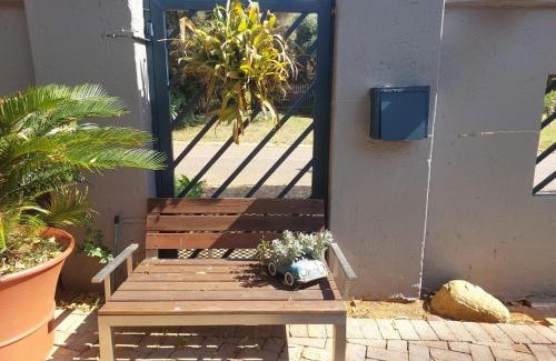 Sinoville House | Relax at Garrett Guest House - 4-Star Stay with Pool & Dining