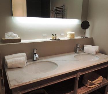 Pezenas Hotel | Relax at Garrigae Distillerie de Pezenas - Spa & Pool Retreat