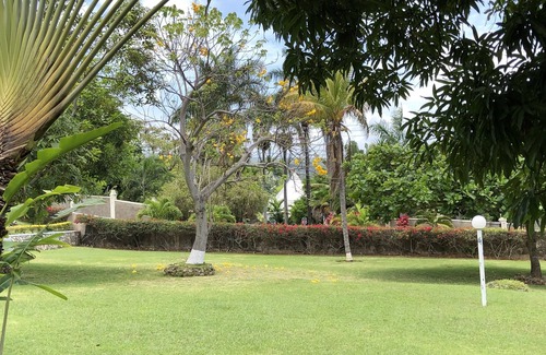 Runaway Bay Villa | Explore 'Garryowen': A Hilltop Villa with Breakfast Included