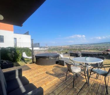 Cluj-Napoca Apartment | Oceanfront Studio in Panoramic House - Guest Rated 9.9/10