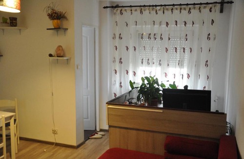Simnicu de Sus Apartment | Cozy 2-Bedroom Garsoniera with Family-Friendly Amenities