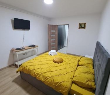 Pitesti Apartment | Elegant Garsoniera Kevin: Family-Friendly & Top Rated 9.2/10