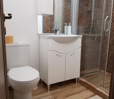 Turda Apartment | Budget-Friendly Garsoniera Stefan: Child Friendly & Rated 9.5