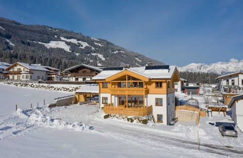Mitterhofen Apartment | Pet-Friendly Gartenapartment Mandl with Pool and Spa Access