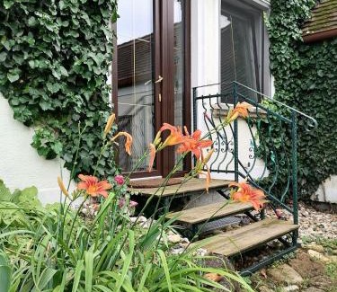 Weiden am See Apartment | Oceanfront Gartenapartment Storchenblick - Guest Rated 9.5