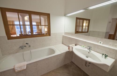 Durnstein Hotel | Relaxing Stay at Gartenhotel & Weingut Pfeffel Dürnstein