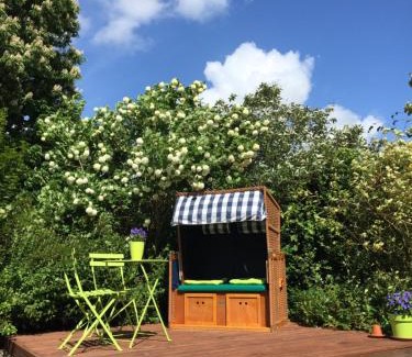 Altefaehr Apartment | Idyllic Retreat at Gartenidyll Insel Rügen Poppelvitz