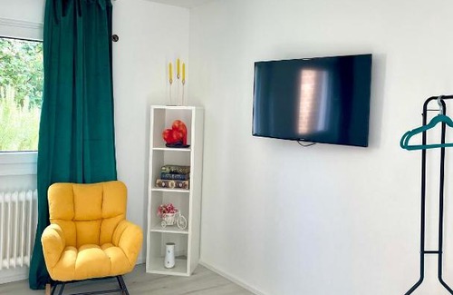 Singen Apartment | Gartenparadies: Ideal Retreat for Relaxation or Celebration