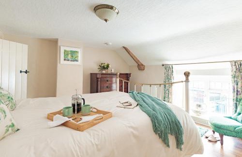 Potter Brompton House | Pet-Friendly Garth Cottage in West Ayton - 4-Star Retreat